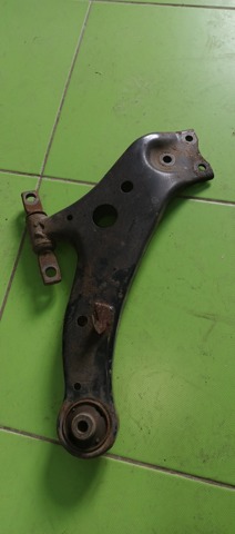 Рычаг передней подвески нижний, правый 4806848051 TOYOTA