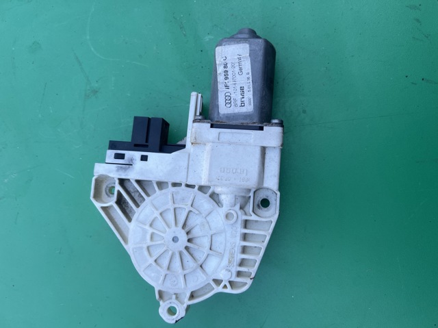 Привод электростеклоподъемника задний 4F0959801C VAG