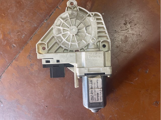 Мотор стеклоподъемника двери передней, правой 4F0959802B VAG