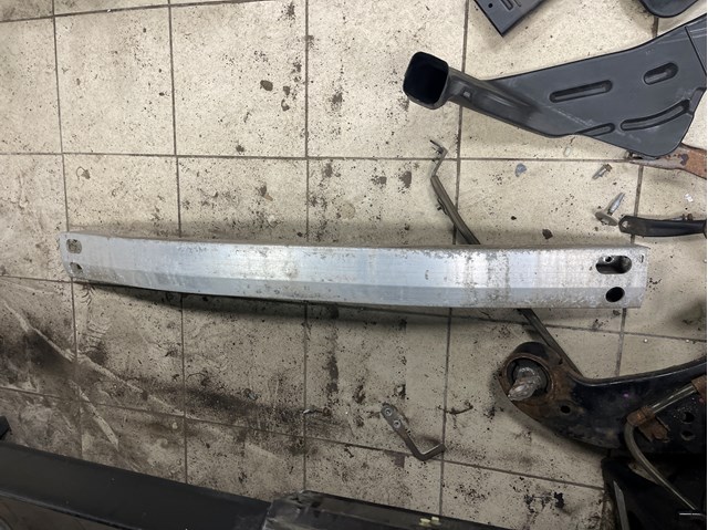 Шина бампера заднего 5217148180 TOYOTA
