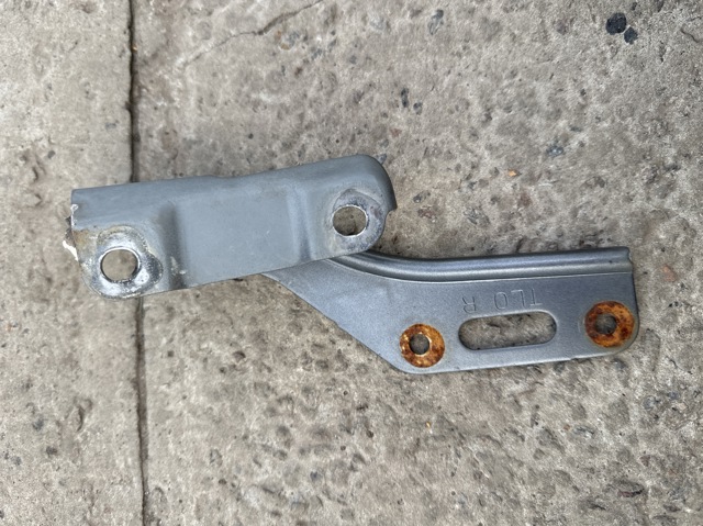 Шарнир капота правый 60120TL0G00ZZ HONDA