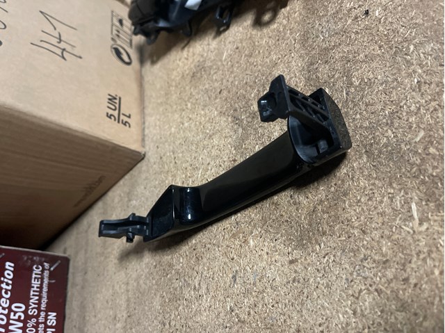 Ручка передней двери, наружная 61169AL00A SUBARU