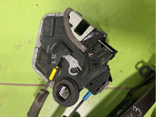 Замок двери задней правой 6905060110 TOYOTA