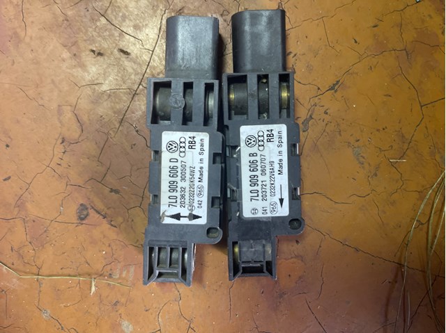 Датчик подушки безопасности 7L0909606B VAG