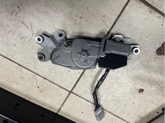 Стеклоочиститель двери задка 8513048070 TOYOTA