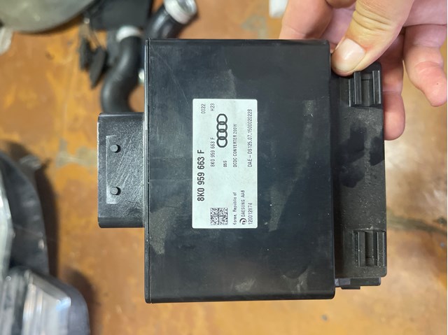 Стабилизатор напряжения 8K0959663F VAG