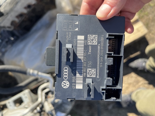 Блок комфорта задней двери 8K0959795C VAG