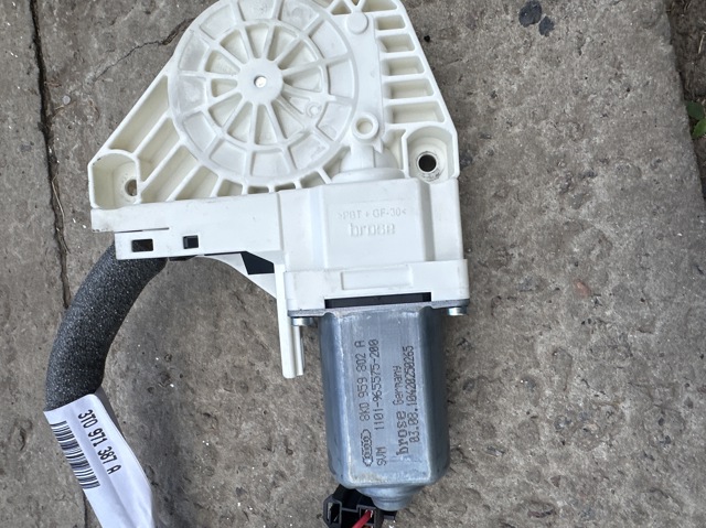 Мотор стеклоподъемника двери передней, правой 8K0959802A VAG