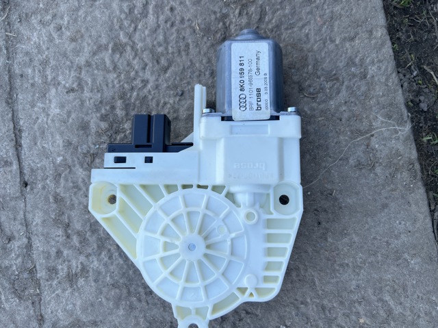Мотор стеклоподъемника двери передней, левой 8K0959811 VAG