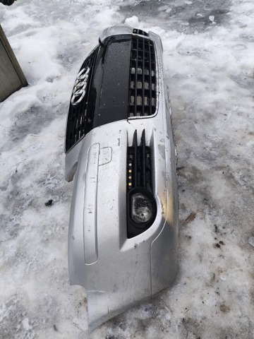 Бампер передний 8P3807105GRU VAG