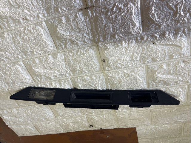 Накладка на крышку багажника 8P48275743FZ VAG