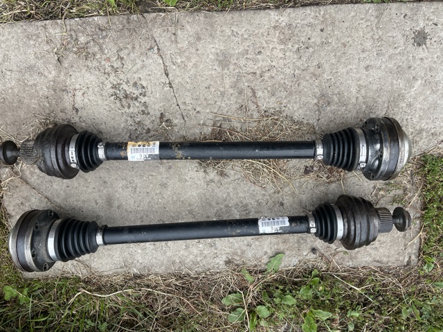 Полуось задняя 8R0501203C VAG