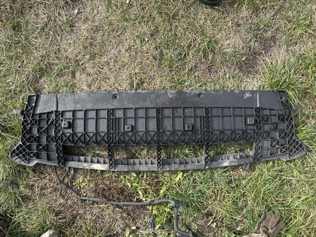 Фартук переднего бампера 8R0807233 VAG