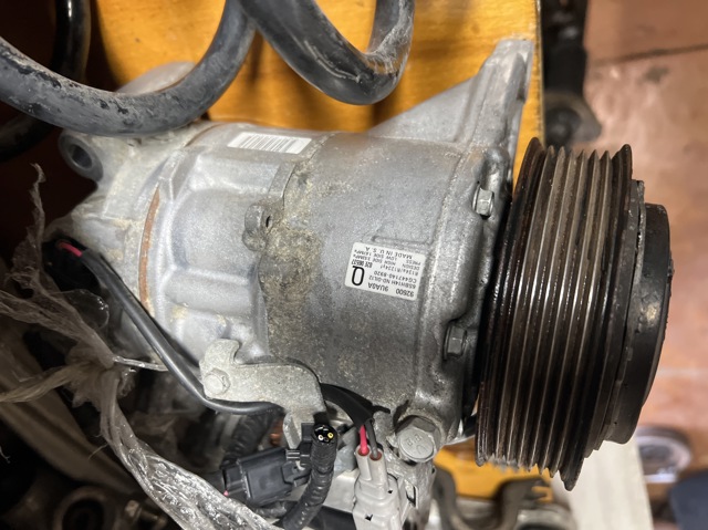 Компрессор климатической установки 926009UA0A NISSAN
