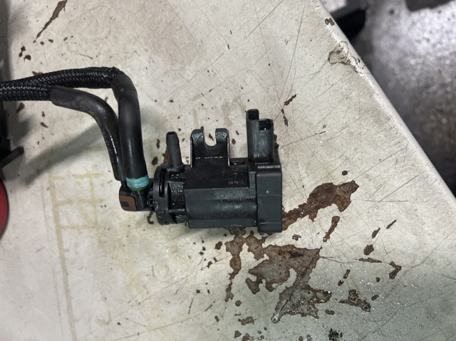 Клапан соленоид регулирования заслонки EGR 9807396180 PEUGEOT