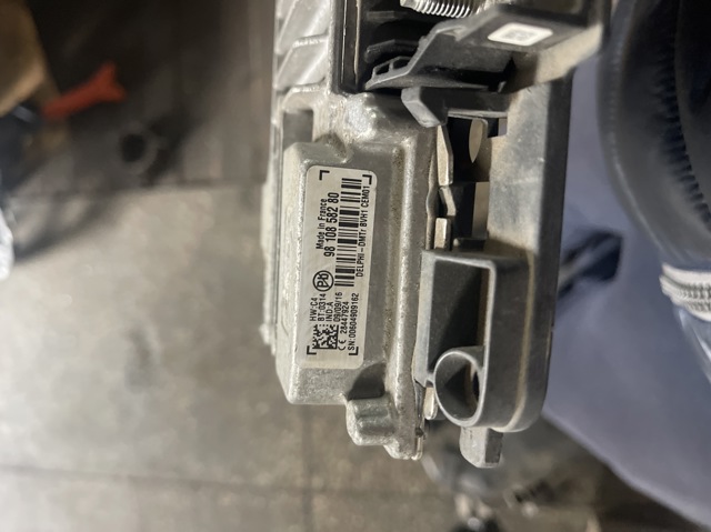 Стабилизатор напряжения 9810858280 PEUGEOT