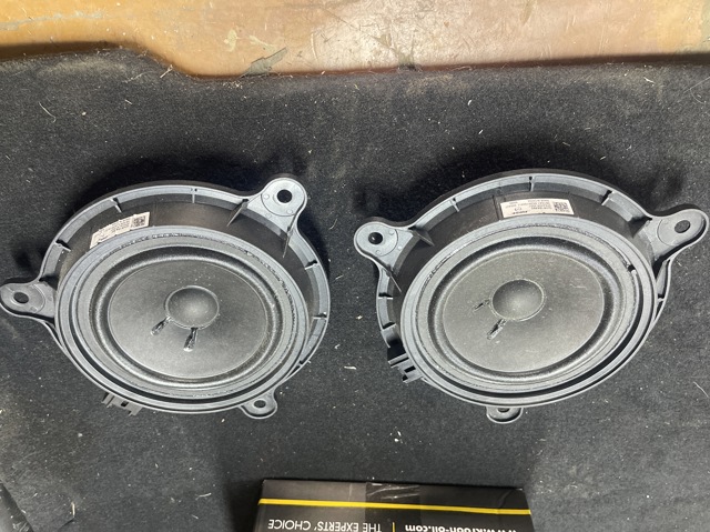 Динамик задней двери GHR166960 MAZDA