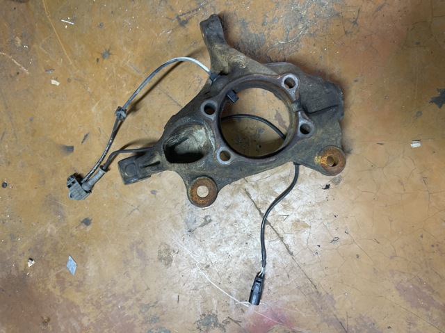 Цапфа поворотного кулака KD3533031A MAZDA