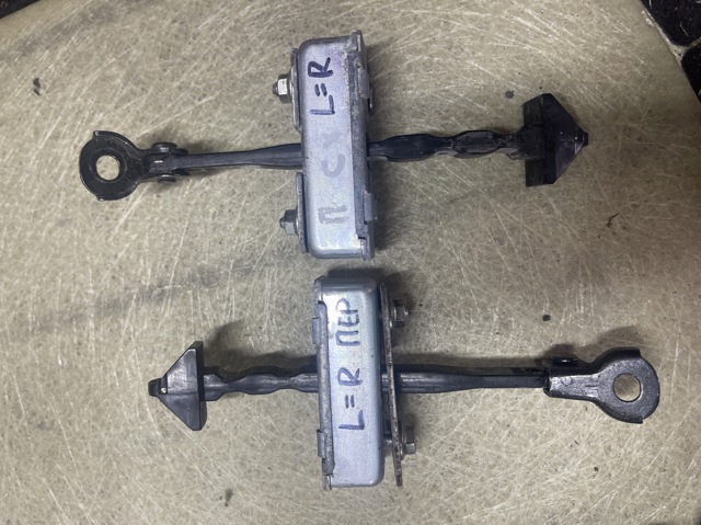 Ограничитель открывания двери KD5358270C MAZDA