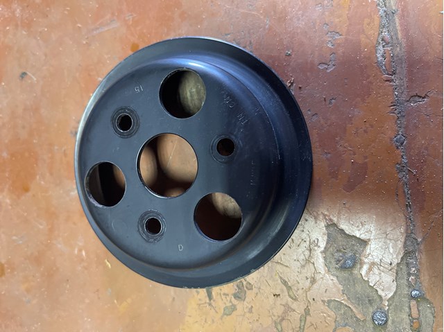 Шкив водяной помпы PE0215131 MAZDA