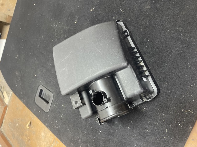 Корпус воздушного фильтра, верхняя часть SH01133AXB MAZDA