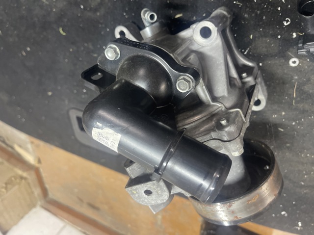 Крышка корпуса термостата SH0115172 MAZDA