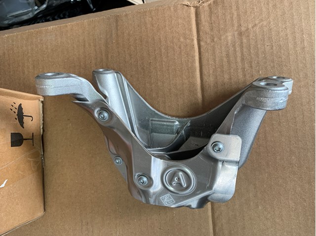 BMW 22116876216 Кронштейн подушки (опоры) двигателя правой в наличии Львов