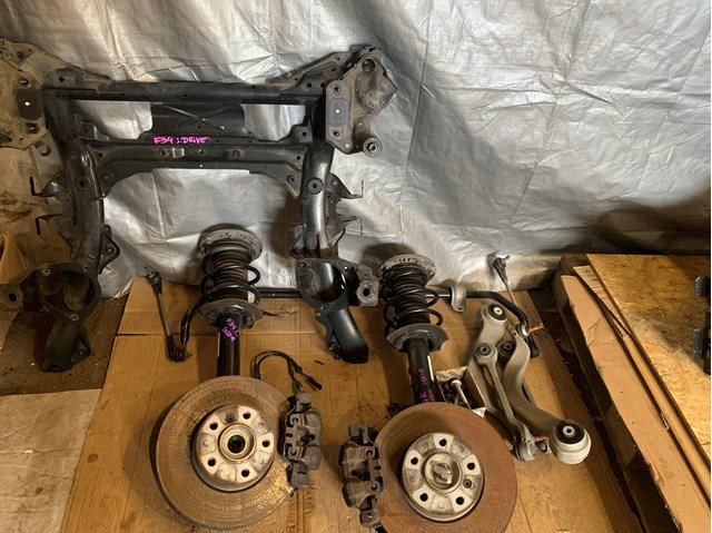 Передняя балка 31106872124 BMW