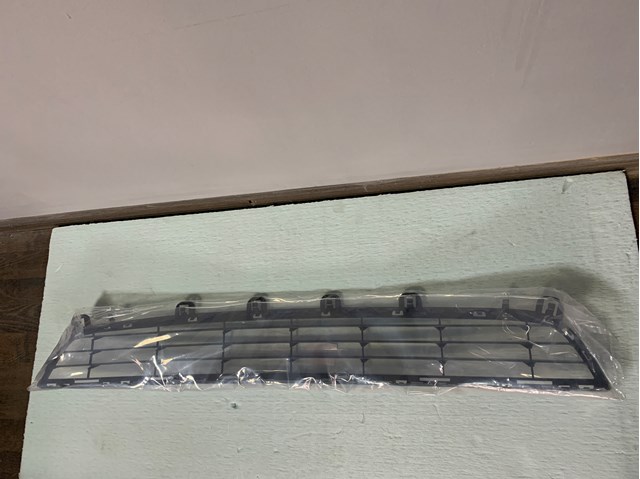 51117294475 Решетка бампера переднего центральная купить Киев
