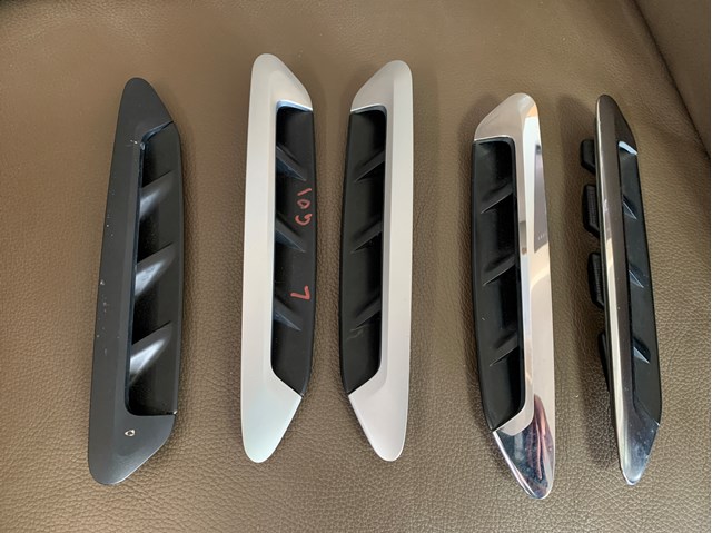 Накладка крыла переднего правого 51138064806 BMW