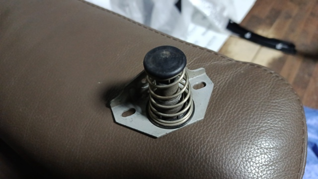 51237295780 BMW Фиксатор упора капота купить в Хмельницкий