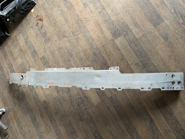 Шина бампера переднего A2056202034 MERCEDES