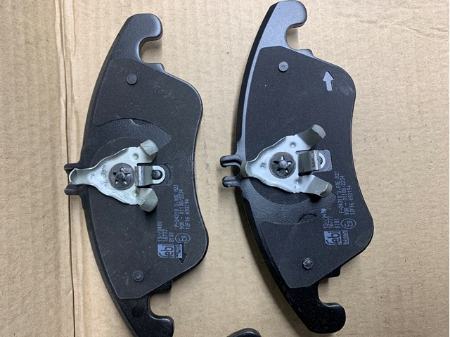 MERCEDES 0074207520 Колодки тормозные передние дисковые в наличии Ровно