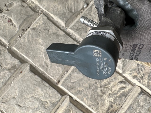 BOSCH 0281006074 Регулятор давления топлива в наличии Украина