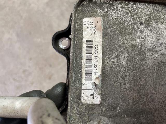 VAG 03C117021E Радиатор масляный в наличии Киев
