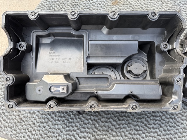 VAG 03G103475D Крышка клапанная в наличии Днепр