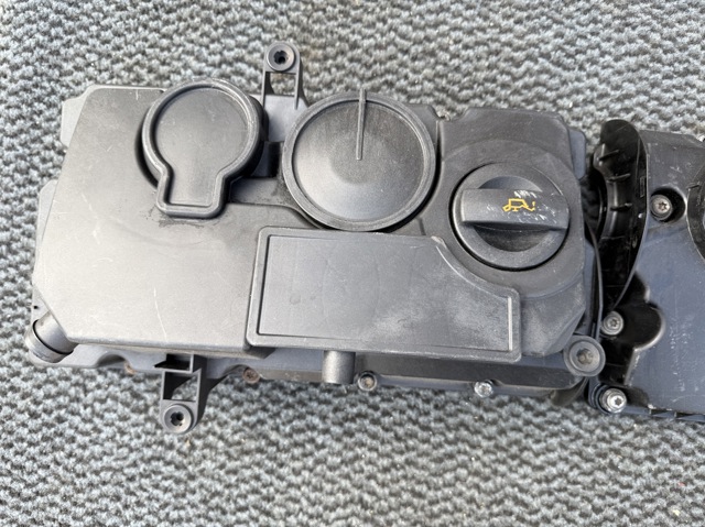 Крышка двигателя 03G103475D VAG