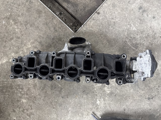 Впускной коллектор 03L129711E VAG