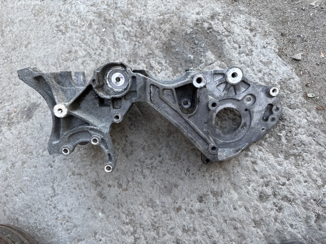 Кронштейн крепления генератора 03L903143J VAG