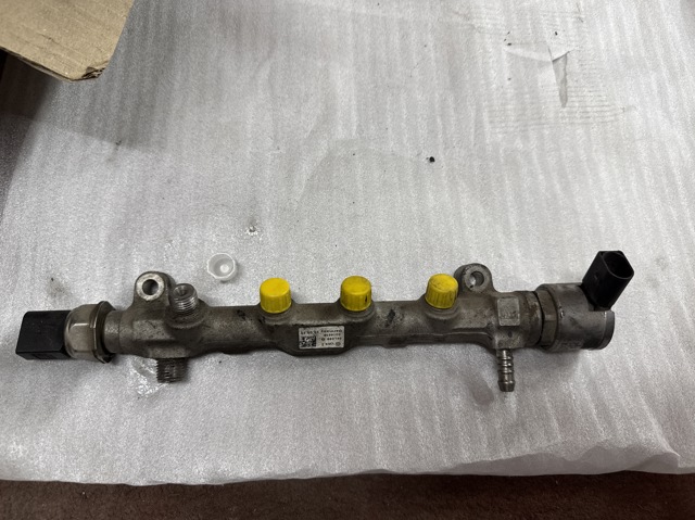 Регулятор давления в топливной рейке 04L130764C VAG