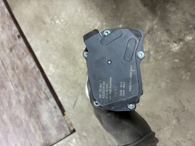 Заслонка воздушная 06F133062T VAG