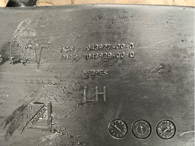 TESLA 104392700D Дефлектор переднего бампера левый в наличии Ровно