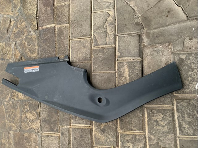 Накладка крыла переднего правого 106047900B Tesla Model