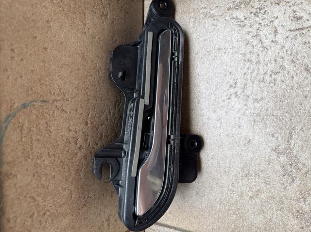 Ручка правой двери наружная 108183200J Tesla Model