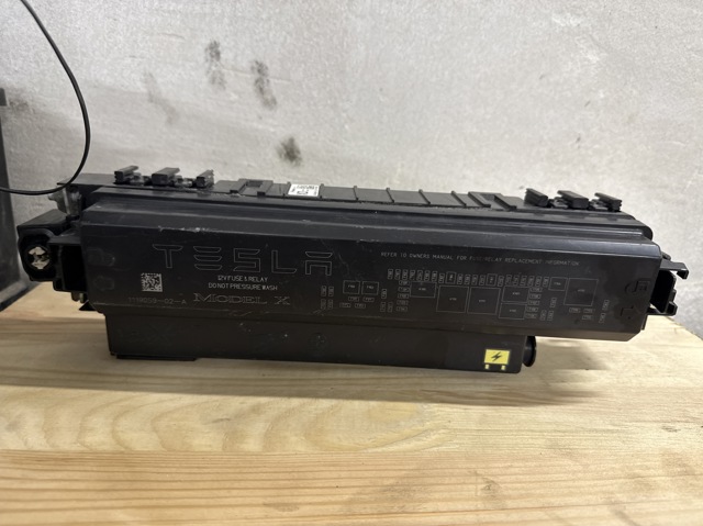Коробка предохранителей 109440502D TESLA