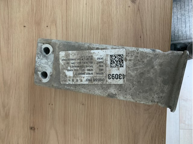 Кронштейн усилителя переднего бампера 110919300C Tesla Model