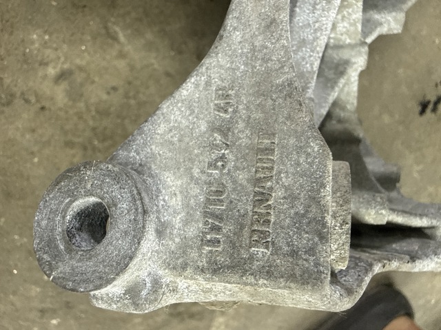 117105124R RENAULT Кронштейн генератора купить в Черновцы