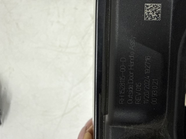 152811500D TESLA Ручка двери правой наружная передняя/задняя купить в Ужгород