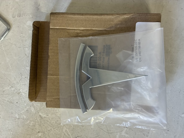 Эмблема на крышку багажника 160778600A Tesla Model