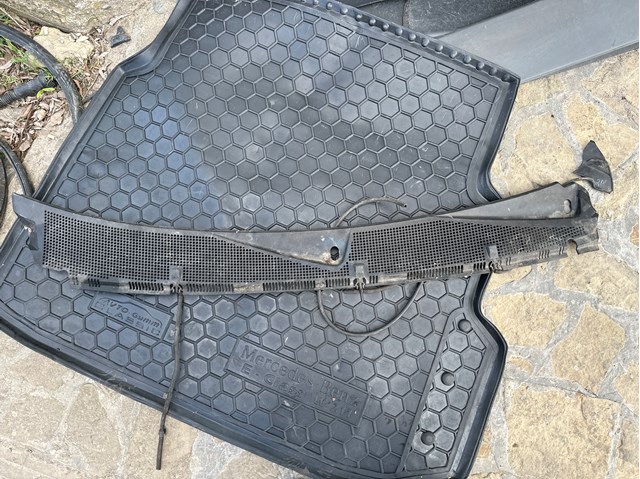 Водосток лобового стекла, жабо 1638310144 MERCEDES